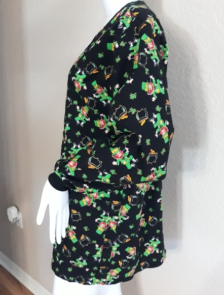 Leprechauns/Pot of Gold Scrub jacket - Picture 4 of 11